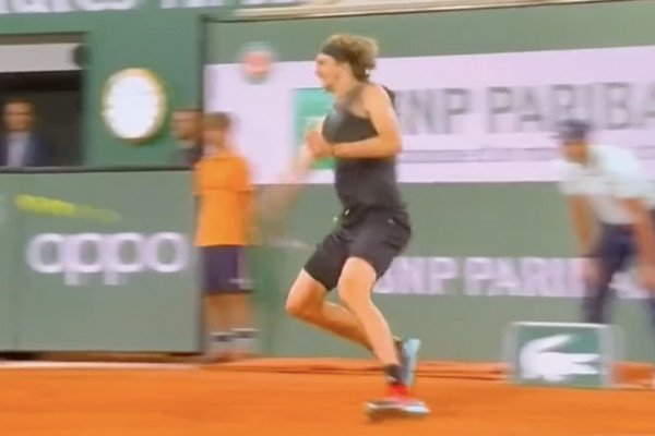 Vidéo de la blessure à la cheville de Alexander Zverev (Roland-Garros)