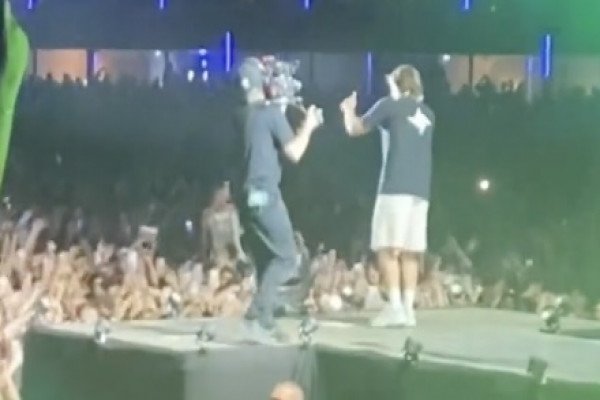 Chute d'un caméraman au concert d’Orelsan