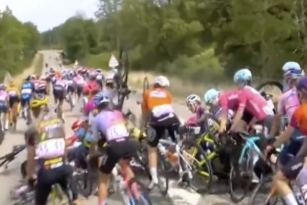 Énorme chute au Tour de France Femmes