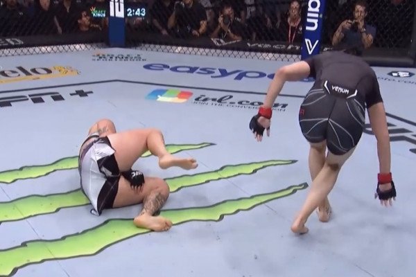 UFC : le premier KO avec un upkick (dans le foie)