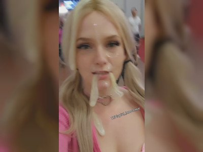Cette blonde a besoin d'une serviette