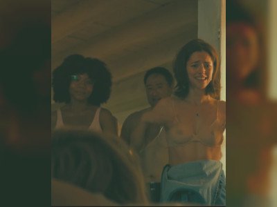 Michela Cannon seins nus dans Wayward (S1E8)