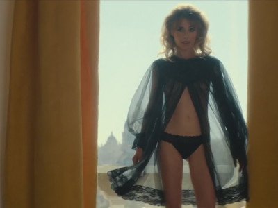 Nina Torresi et Francesca Colucci nues dans Mrs. Playmen (2025)