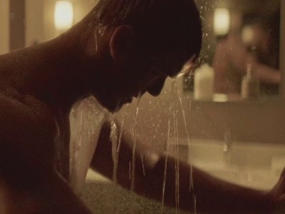 Willa Fitzgerald seins nus dans Reacher S1E4 (2022)