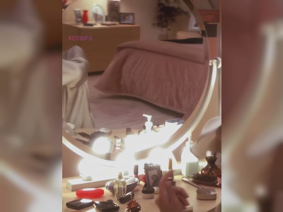 Rhona Mitra seins nus dans Hollow Man (2000)