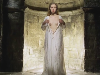 Julie Delpy nue dans The Dark Night (1989)