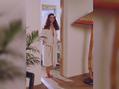 Lisa Allison nue dans La ronde de l'amour (1985)
