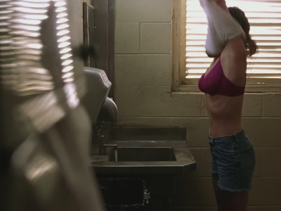 Jennifer Connelly seins nus dans House of Sand and Fog (2003)