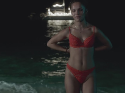 Lola le Lann nue dans One Wild Moment (2015)