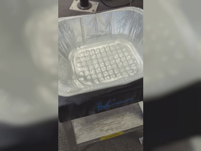 Un ballon d'eau plongé dans l'azote liquide