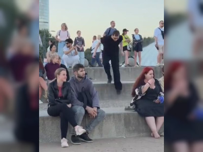 Un salto discret en pleine foule
