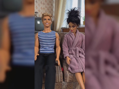 Ken trompe Barbie