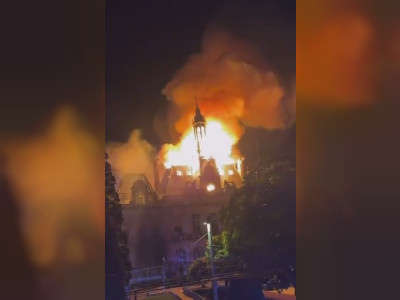 Le toit de la mairie de Limoges s'effondre